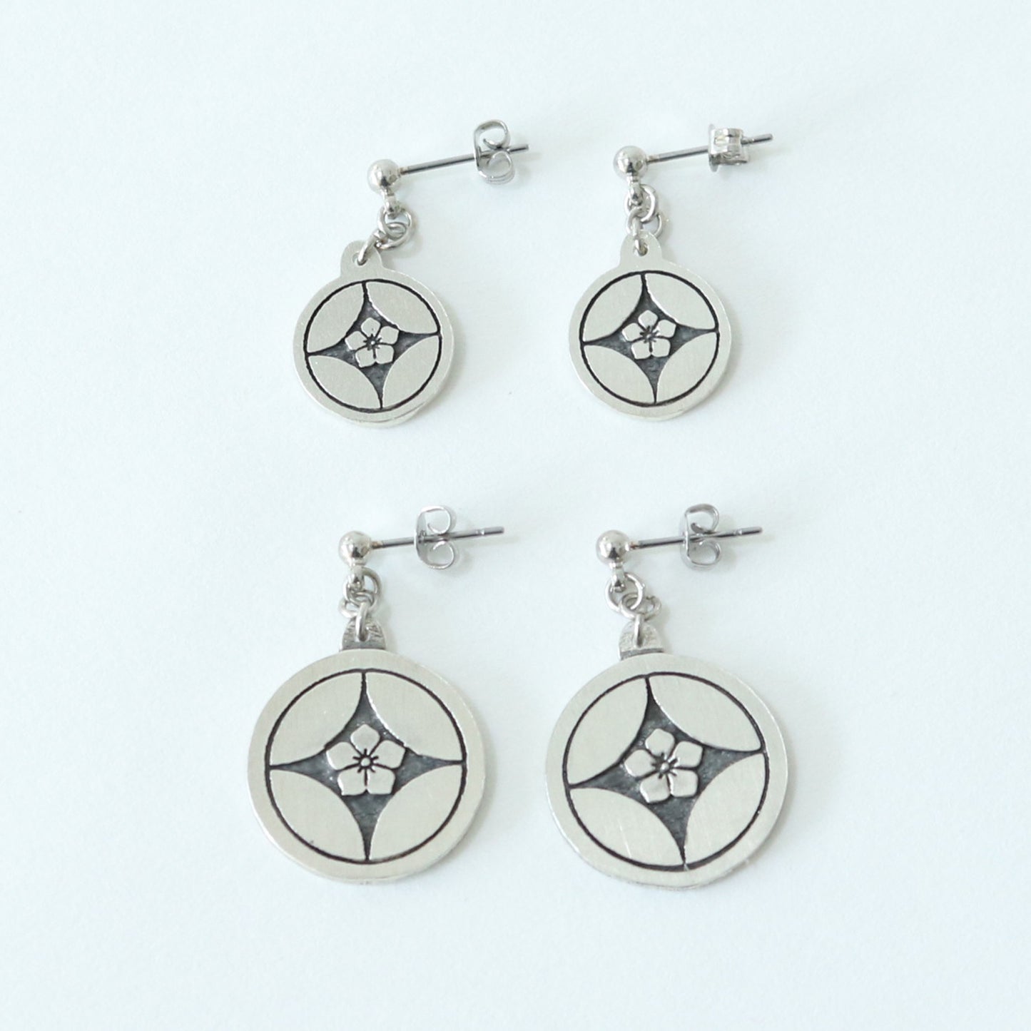 Kamon Earrings - A Bellflower in Seven treasures in a circle - Maru ni Shippou ni Kikyo