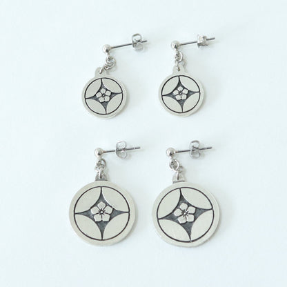 Kamon Earrings - A Bellflower in Seven treasures in a circle - Maru ni Shippou ni Kikyo