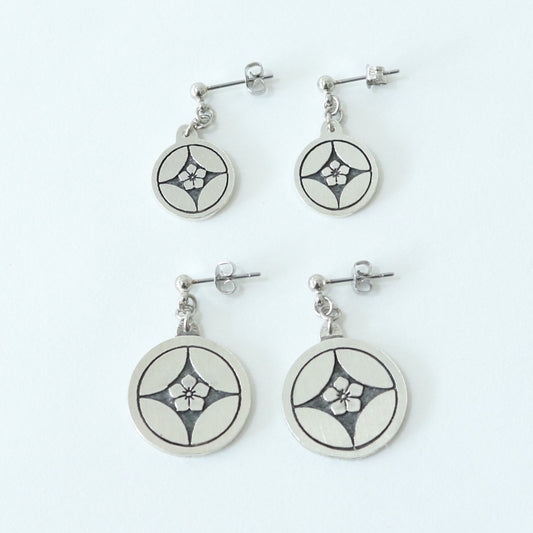 Kamon Earrings - A Bellflower in Seven treasures in a circle - Maru ni Shippou ni Kikyo