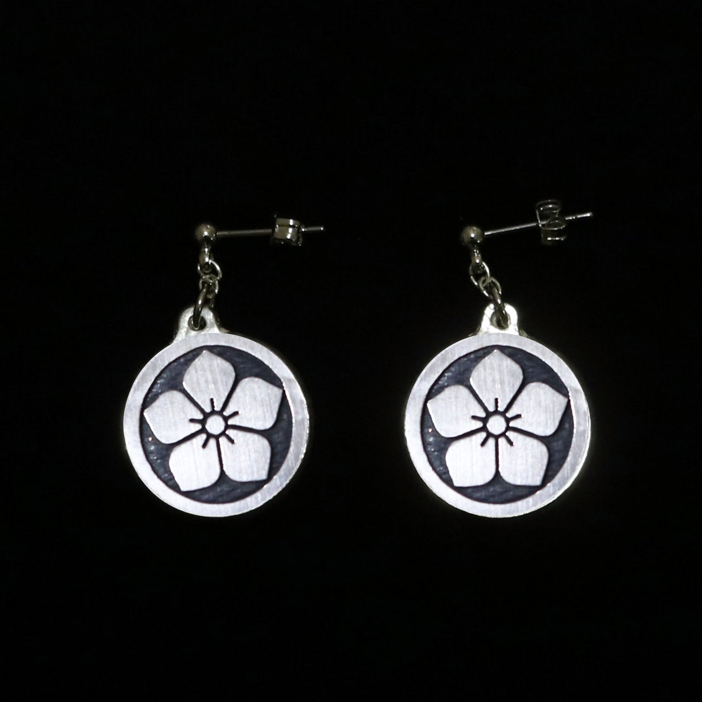 Kamon Earrings - 丸に桔梗 - Maruni Kikyo - A Bellflower in a circle