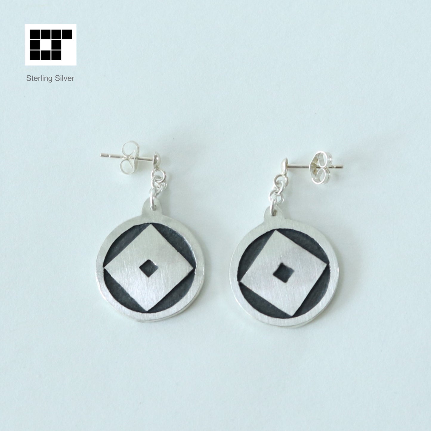 Earrings -  Kuginuki in a circle - 丸に釘抜き