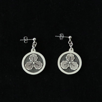 Kamon Earrings - Three Oak leaves in a circle - Maru ni Mitsu Kashiwa