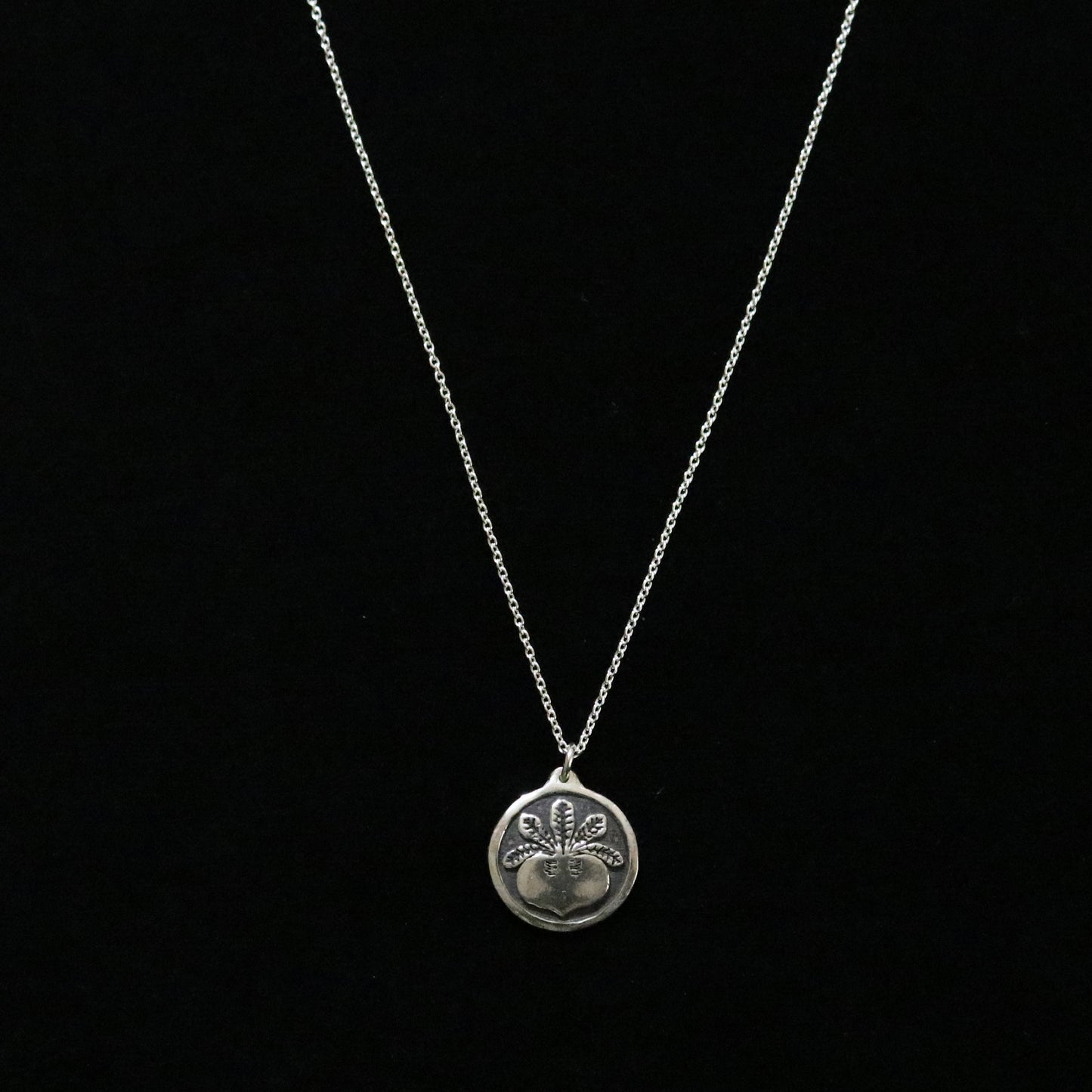 Pendant - A turnip in a circle - 丸に一つ蕪
