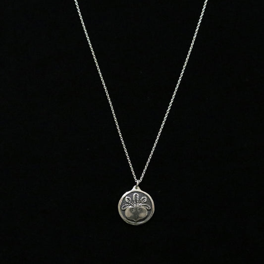 Pendant - A turnip in a circle - 丸に一つ蕪