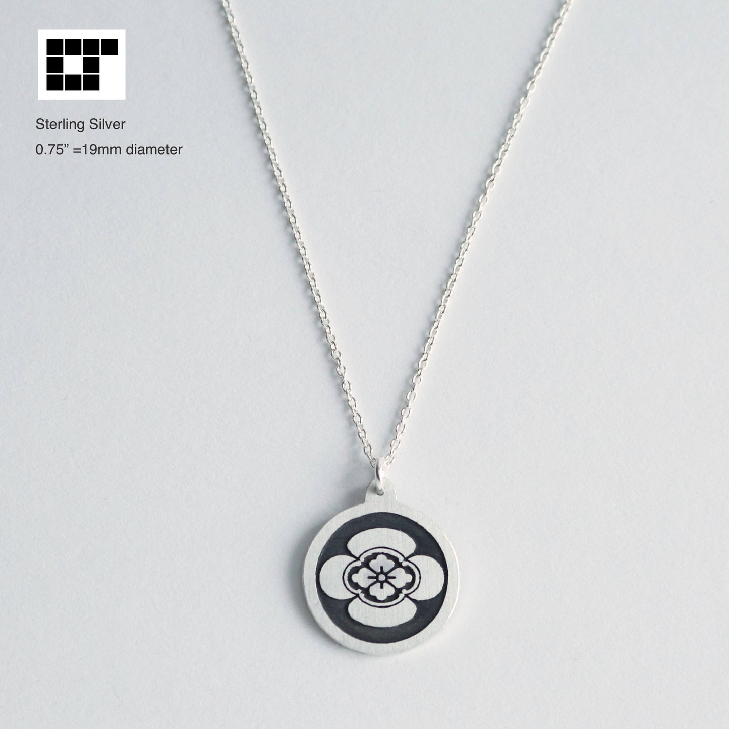 Pendant - Japanese Quince in a circle - Maruni Mokou : 丸に木瓜