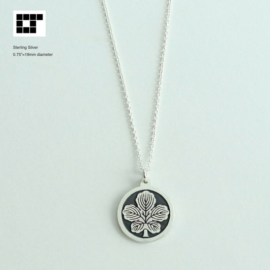 Pendant - Maruni Tachi Kajinoha - 丸に立ち梶の葉　
