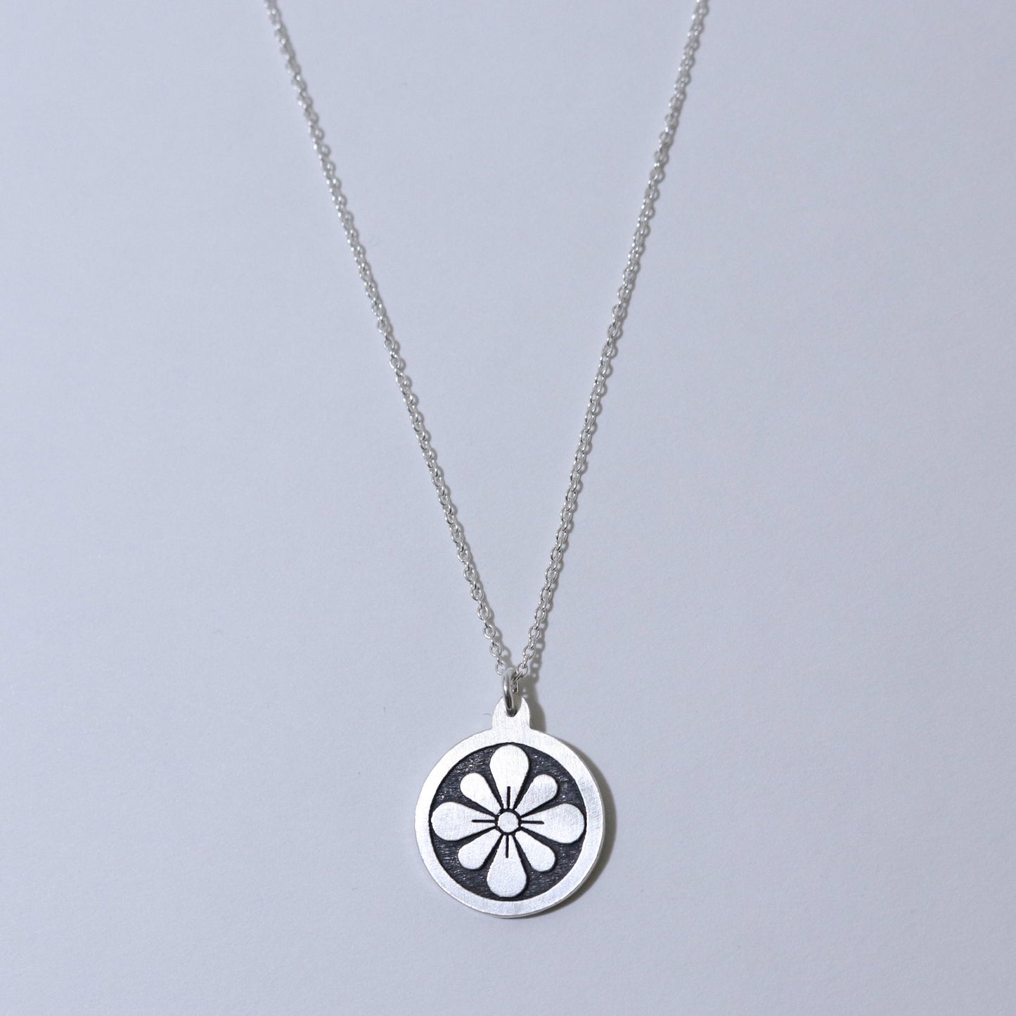Pendant - Pear Blossom in a circle -丸に梨の切り口　