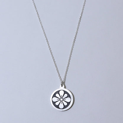Pendant - Pear Blossom in a circle -丸に梨の切り口　