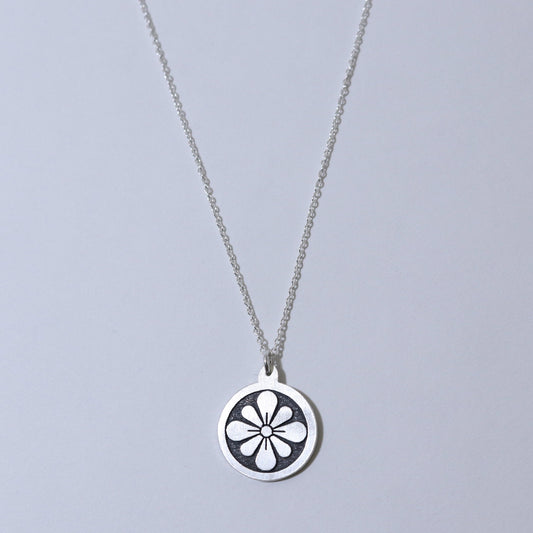 Pendant - Pear Blossom in a circle -丸に梨の切り口　