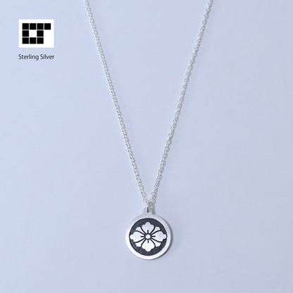 Pendant - Swords and Hanabishi in a circle - 丸に剣花菱