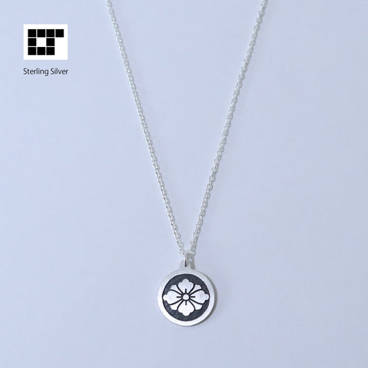 Pendant - Swords and Hanabishi in a circle - 丸に剣花菱