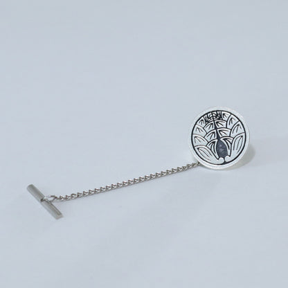 Tie tack - Cuddling Japanese Gingers in a circle - 丸に抱き茗荷