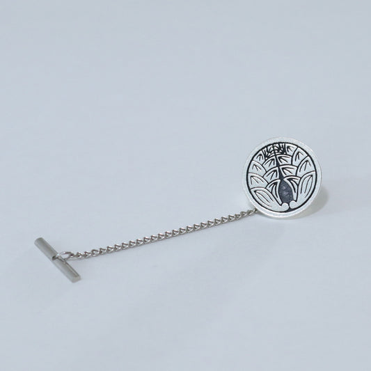 Tie tack - Cuddling Japanese Gingers in a circle - 丸に抱き茗荷