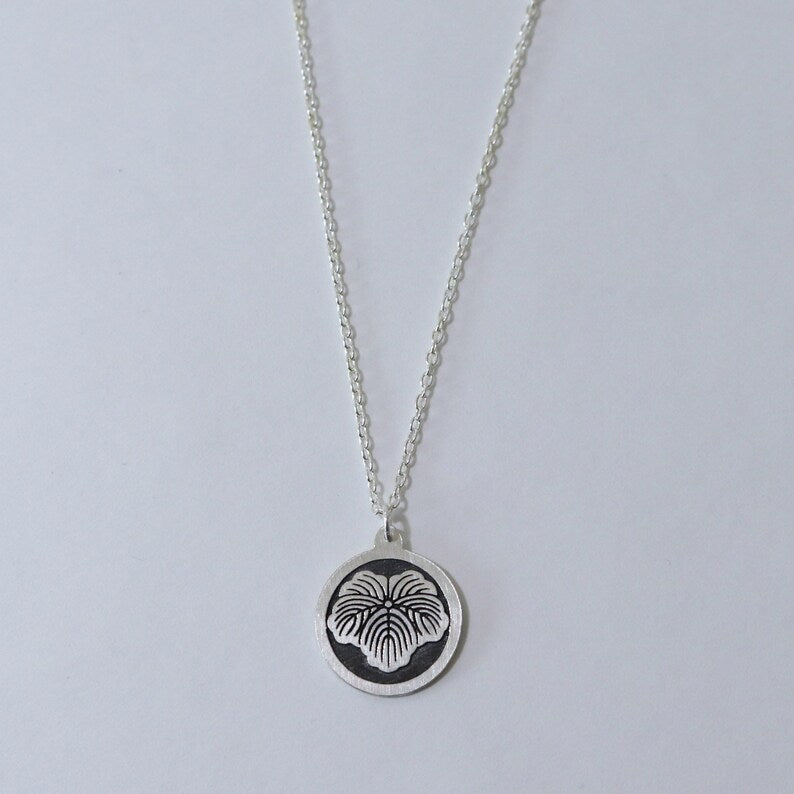 1/2"=13mm Pendant - Ivy in a circle - 丸に蔦 : Maruni Tsuta
