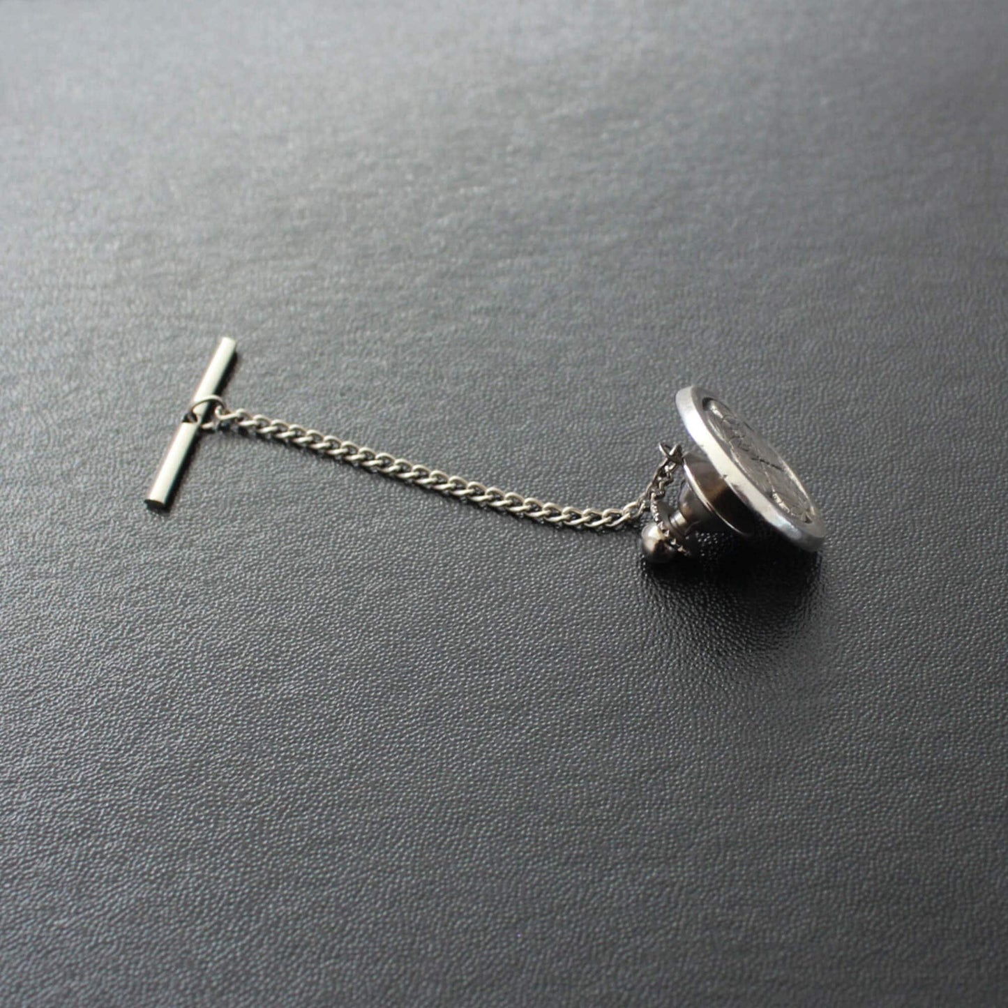 Tie Tack - Kanji and chrysanthemum - Kanji "bond"