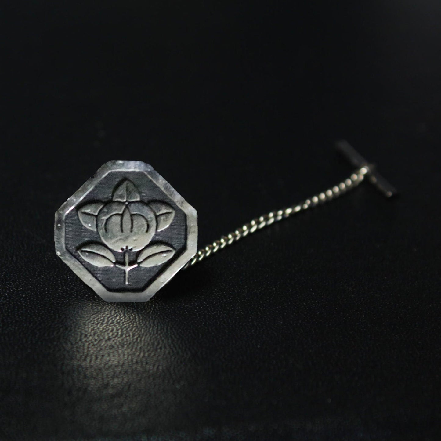 Tachibana in a square trimmed corners /Mandarine orange in a square without corners - Japanese clan crest - Silver Tie tack / Lapel pin
