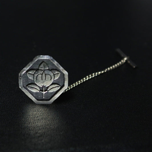 Tachibana in a square trimmed corners /Mandarine orange in a square without corners - Japanese clan crest - Silver Tie tack / Lapel pin