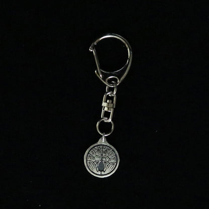 Cuddling Japanese Ginger in a circle - Japanese Silver Clan Crest - Kamon Keyholder