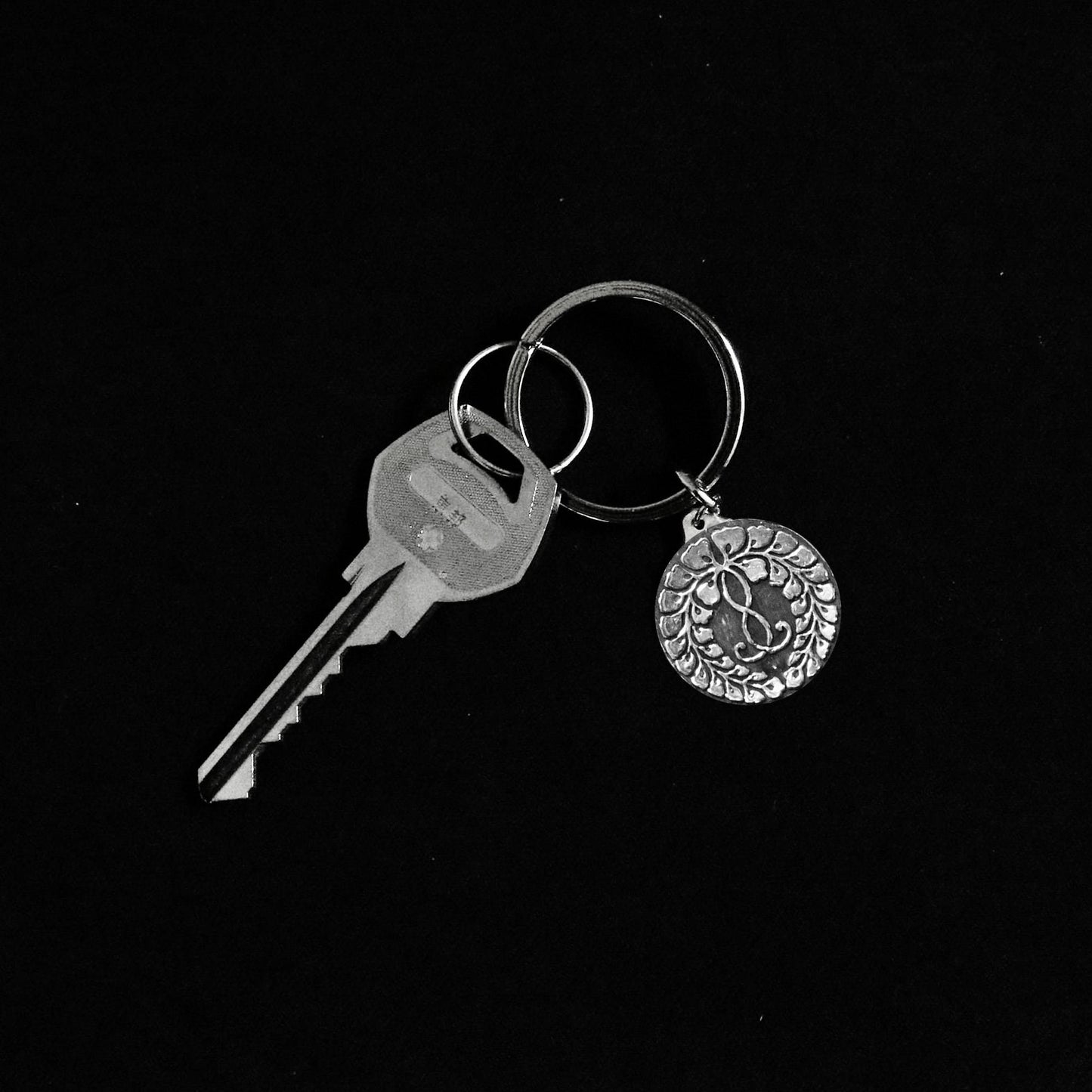 Rokujo Wisteria - Jodo Shinshu Emblem - Hongwanji-ha - Silver Key holder