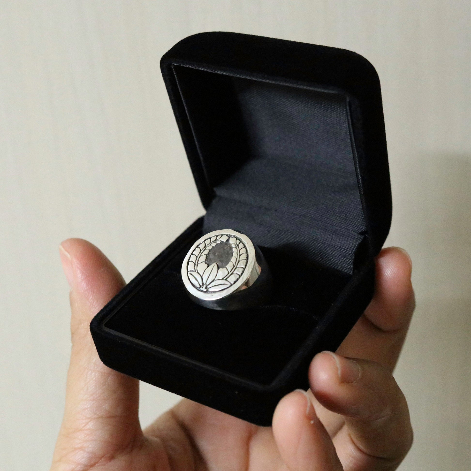 Wisteria Going Up in a circle - Silver Solid Ring