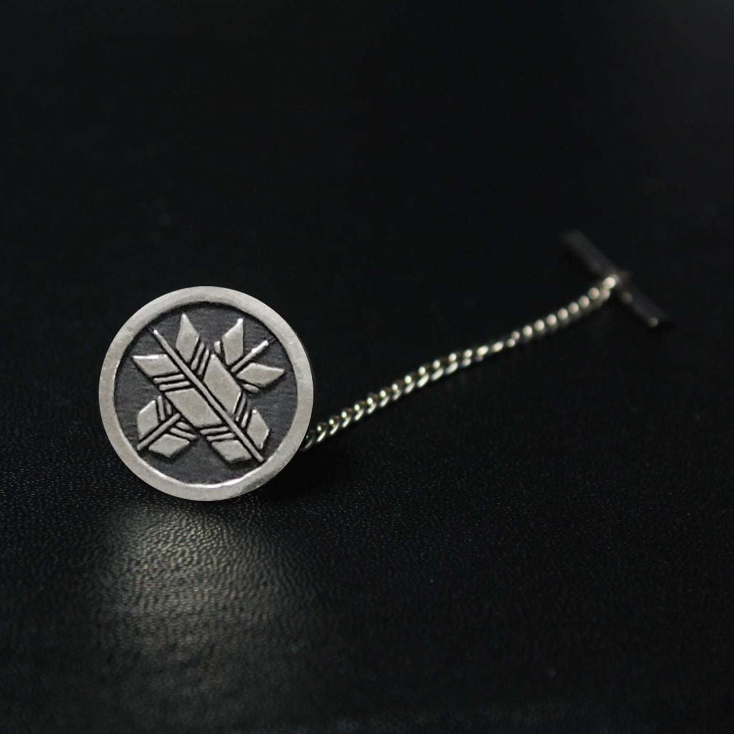 Crossing Arrows in a Circle - Maru ni Chigai Ya - Japanese Kamon Silver Tie tack / Lapel Pin