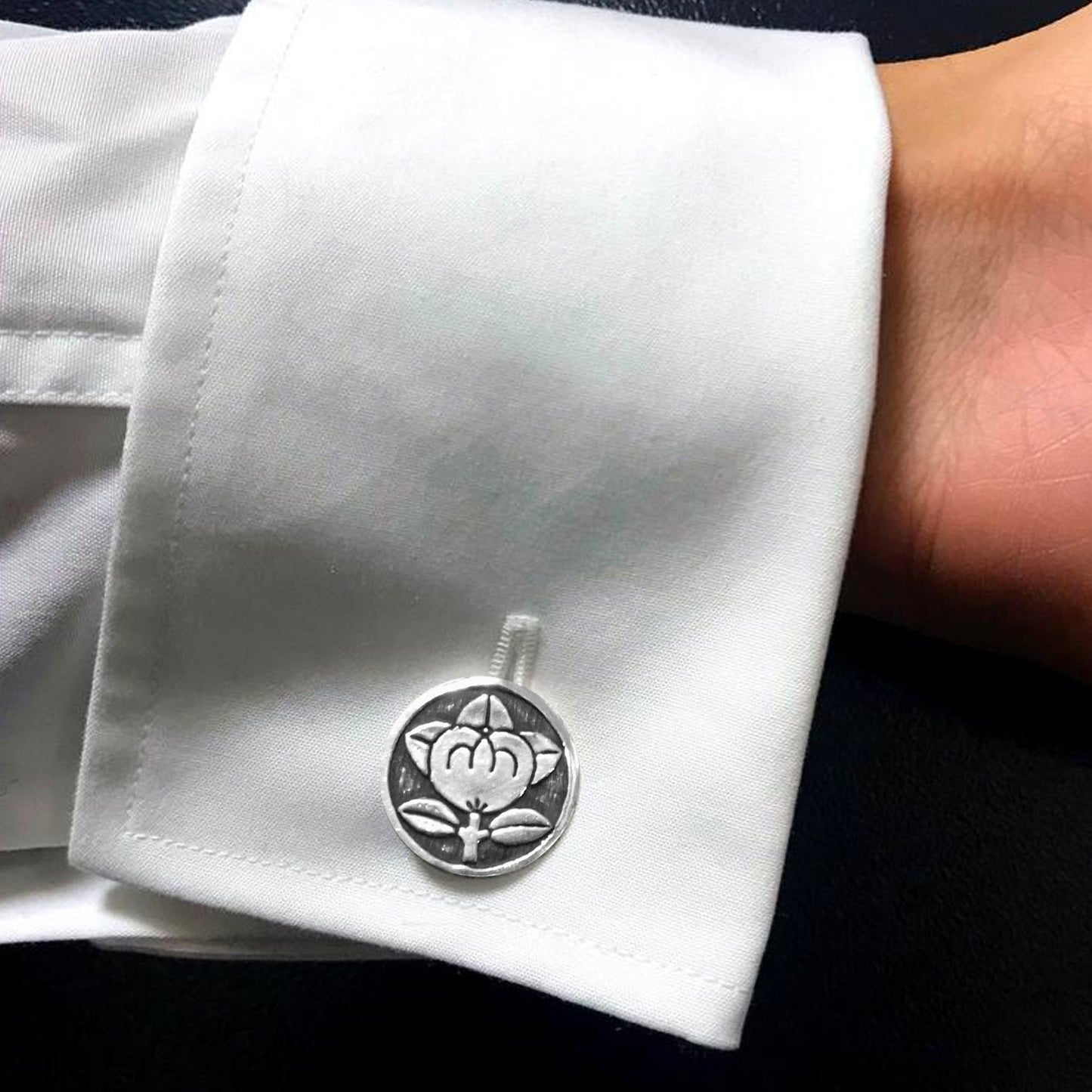 Tie tack - Tachibana in a circle