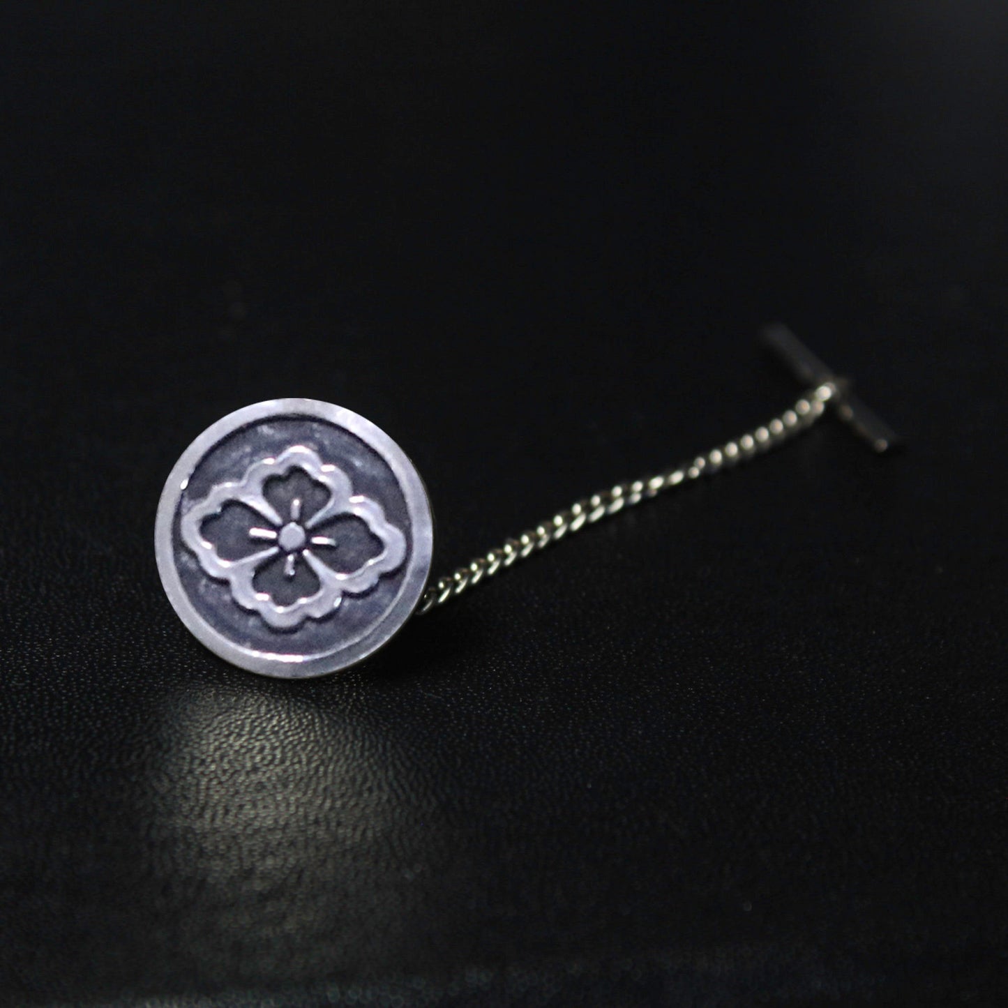 Tie tack - Chu-in-no Hanabishi in a circle - 丸に中陰の花菱