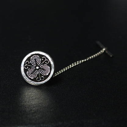 Oak Vine in a circle - Japanese Clan crest - Tie tack/ Lapel Pin - Kamon