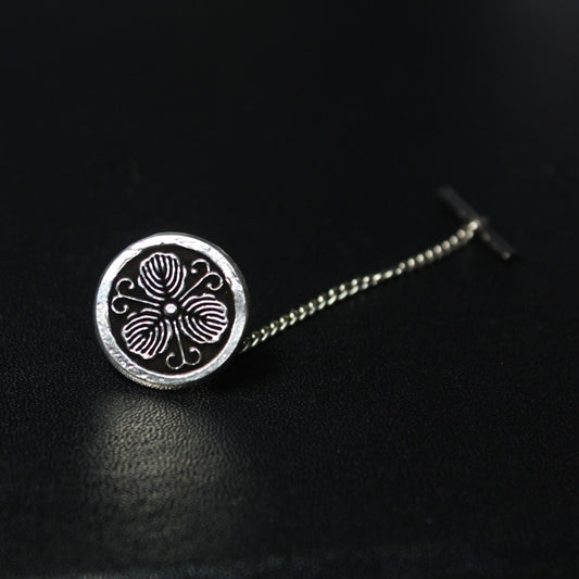 Oak Vine in a circle - Japanese Clan crest - Tie tack/ Lapel Pin - Kamon