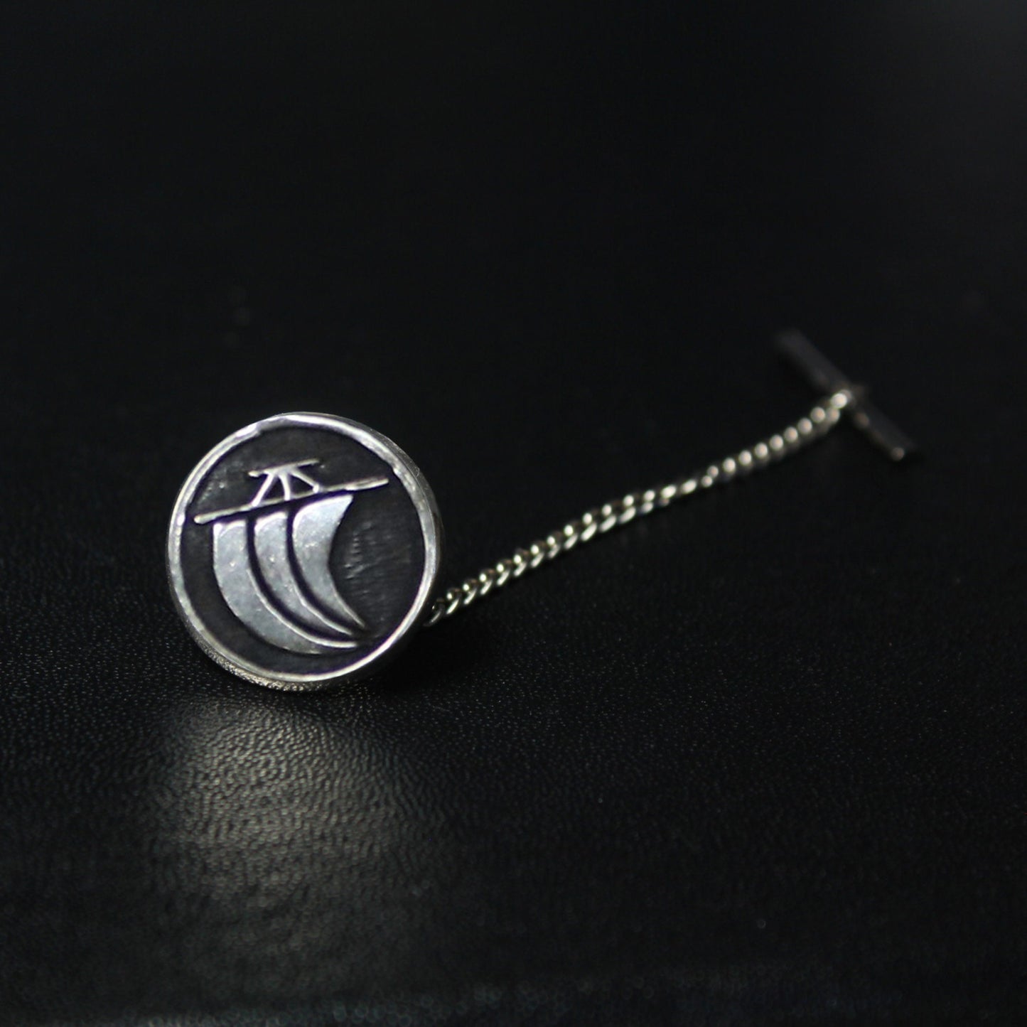 One sail in a Circle - Japanese Clan Crest - Kamon - Silver Tie tack / Lapel pin