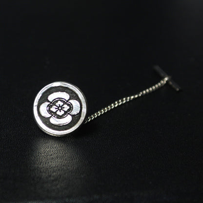 Japanese Quince in a circle - Japanese Clan Crest - Kamon Tie tack / Lapel Pin