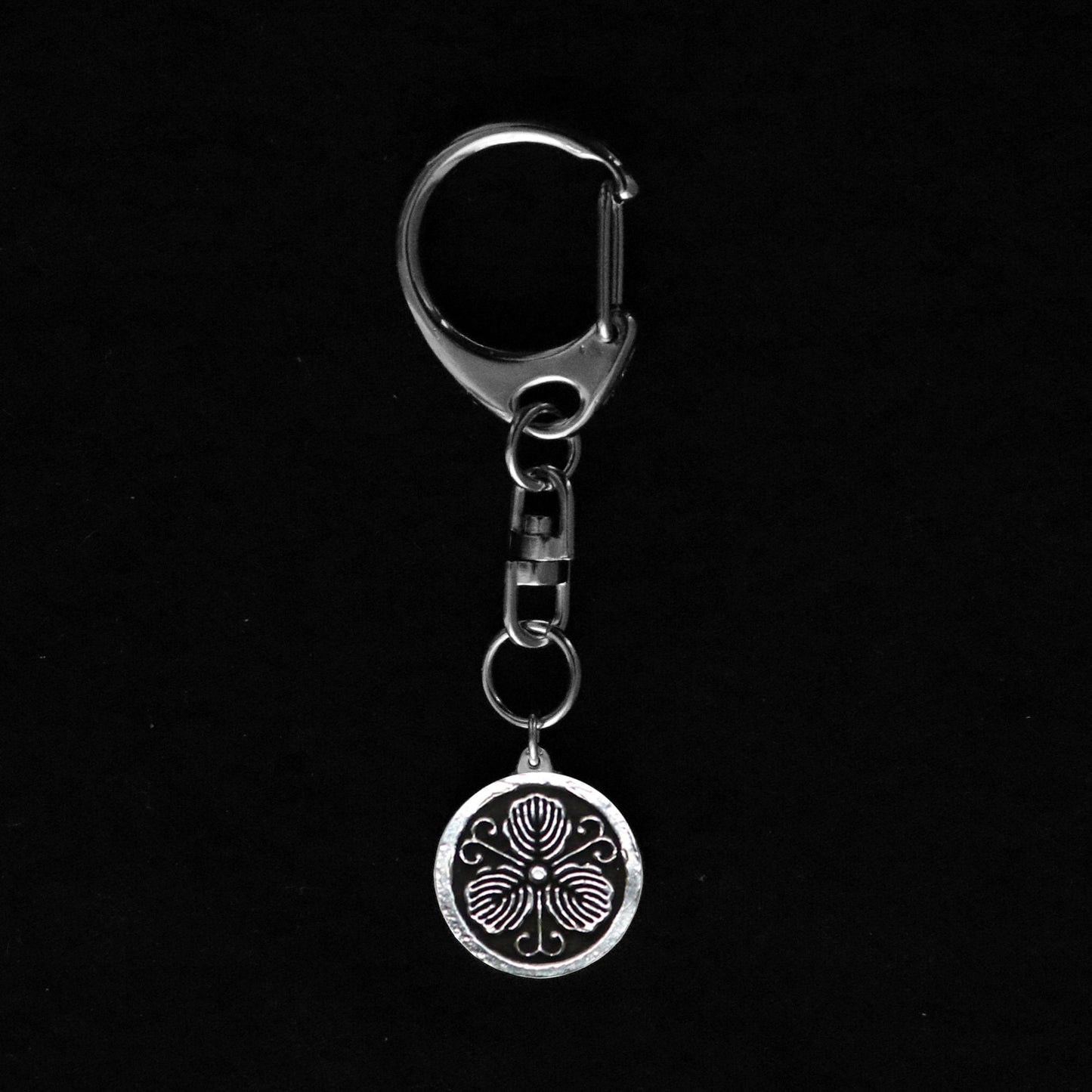 Silver Kamon key holder - Japanese Clan Crest - Oak Vine in a circle - Maruni Tutakasiwa