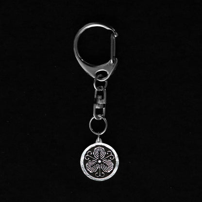 Silver Kamon key holder - Japanese Clan Crest - Oak Vine in a circle - Maruni Tutakasiwa