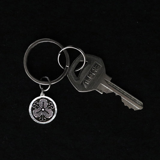 Silver Kamon key holder - Japanese Clan Crest - Oak Vine in a circle - Maruni Tutakasiwa
