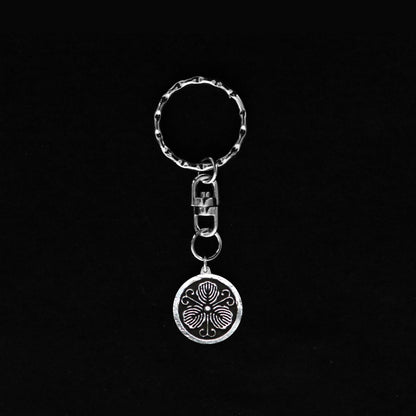 Silver Kamon key holder - Japanese Clan Crest - Oak Vine in a circle - Maruni Tutakasiwa