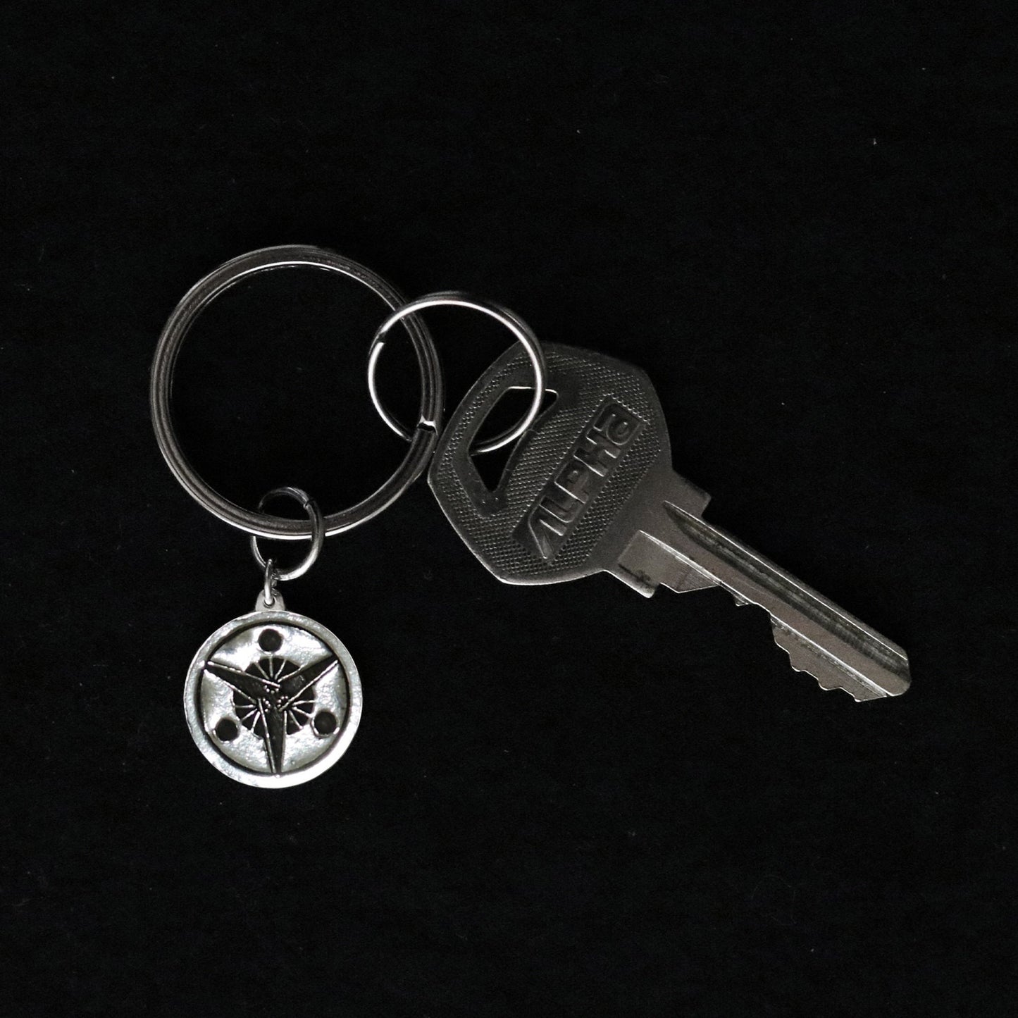 Three fans having suns in a circle - Japanese Clan Crest - Kamon - Key holder
