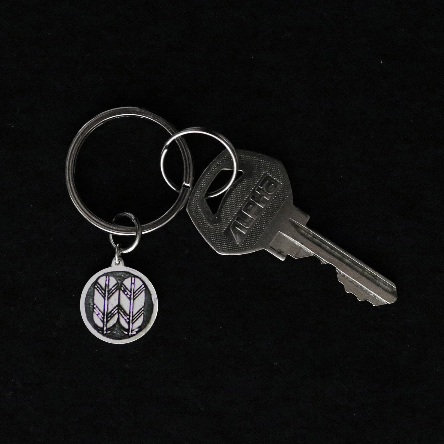 Hawk Feathers in a circle - Japanese Kamon Keyholder - Japanese family crest