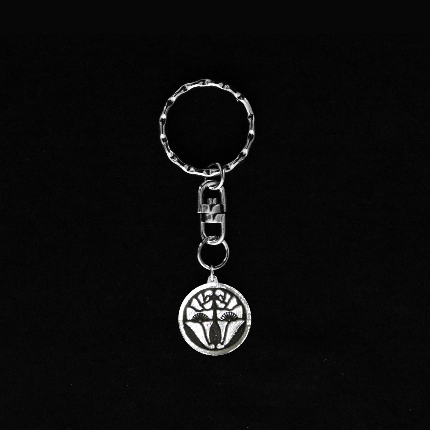 Cuddling Flower Gyoyou in a circle - Japanese Clan Crest - Key holder