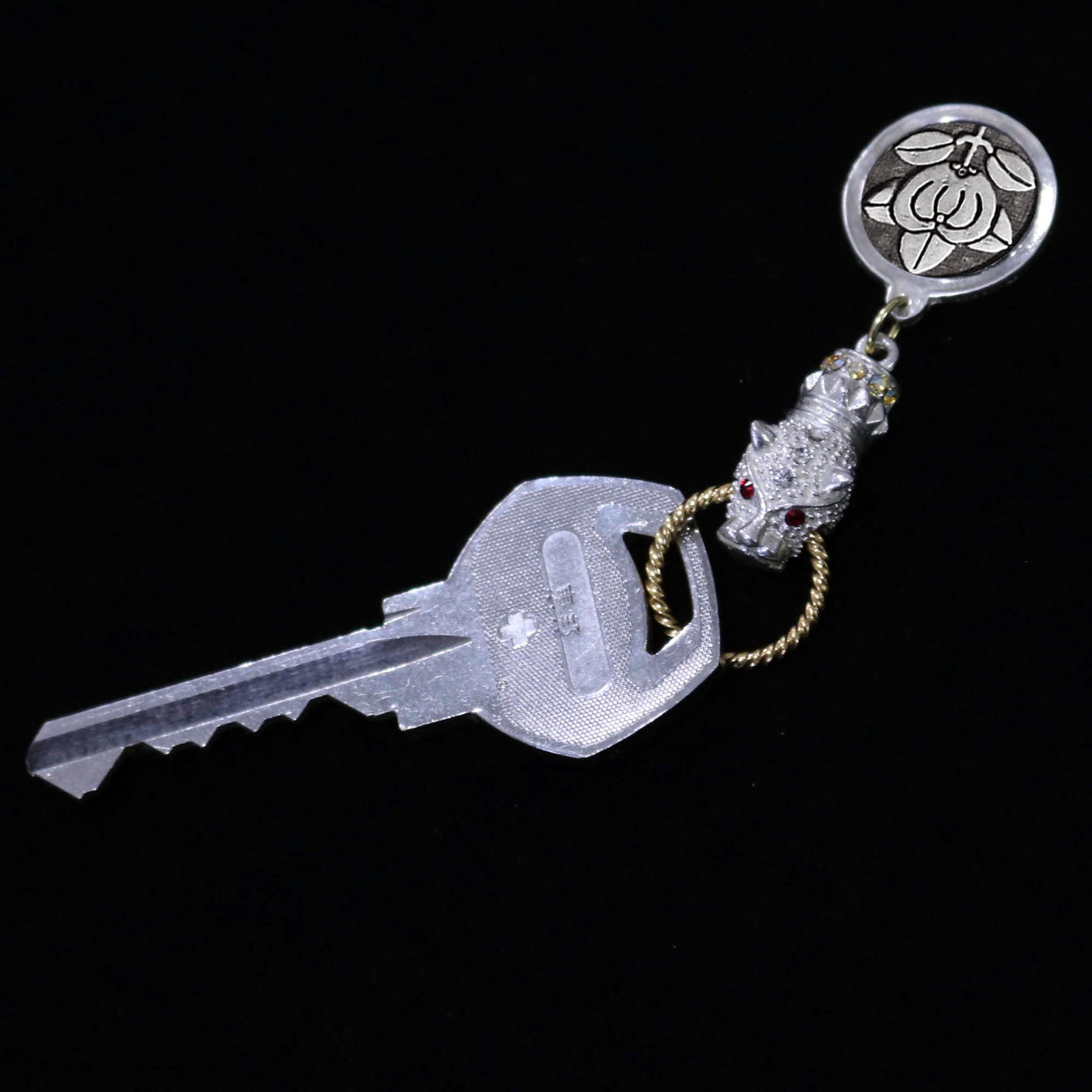 Kamon Jaguar Key accessory - Hikone Tachibana in a circle