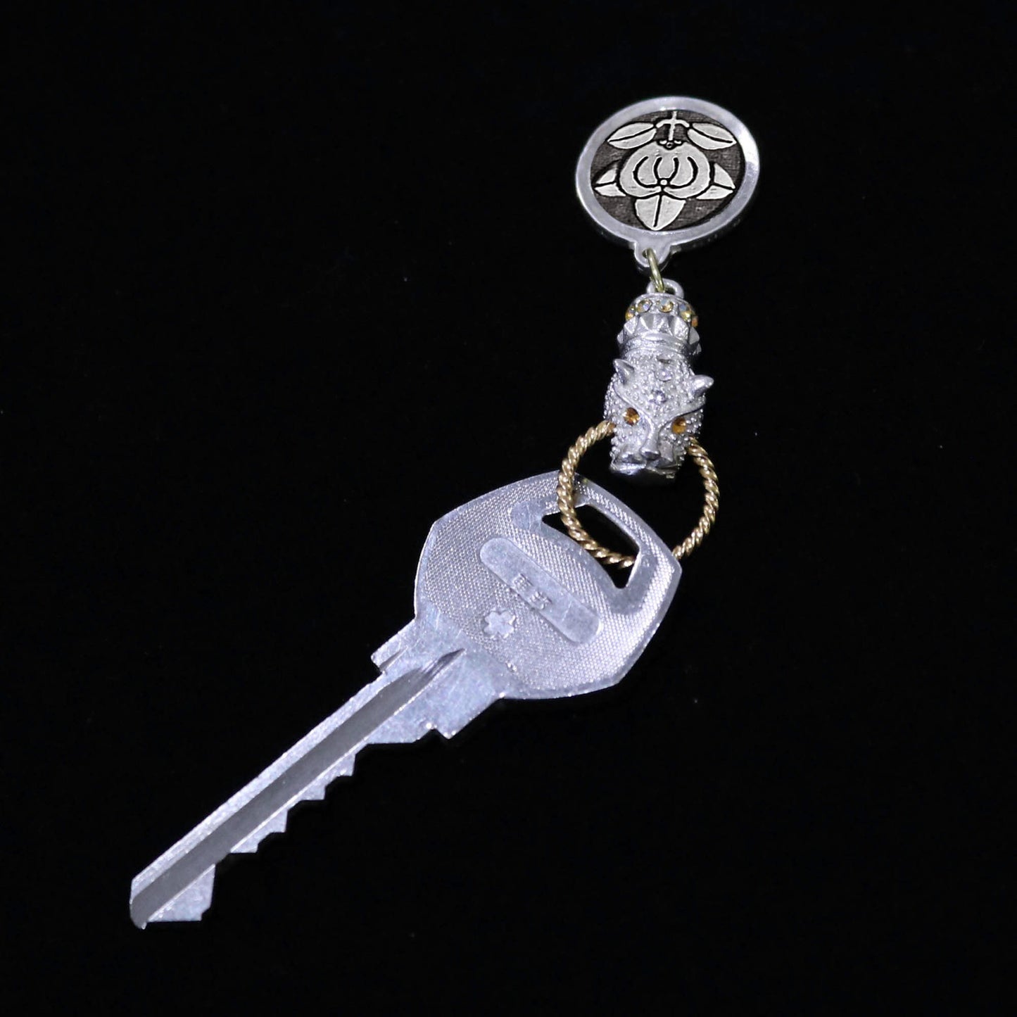 Kamon Jaguar Key accessory - Hikone Tachibana in a circle