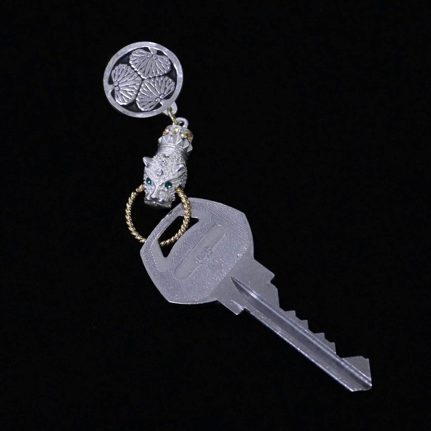 Kamon Jaguar Key accessory -  in a circle
