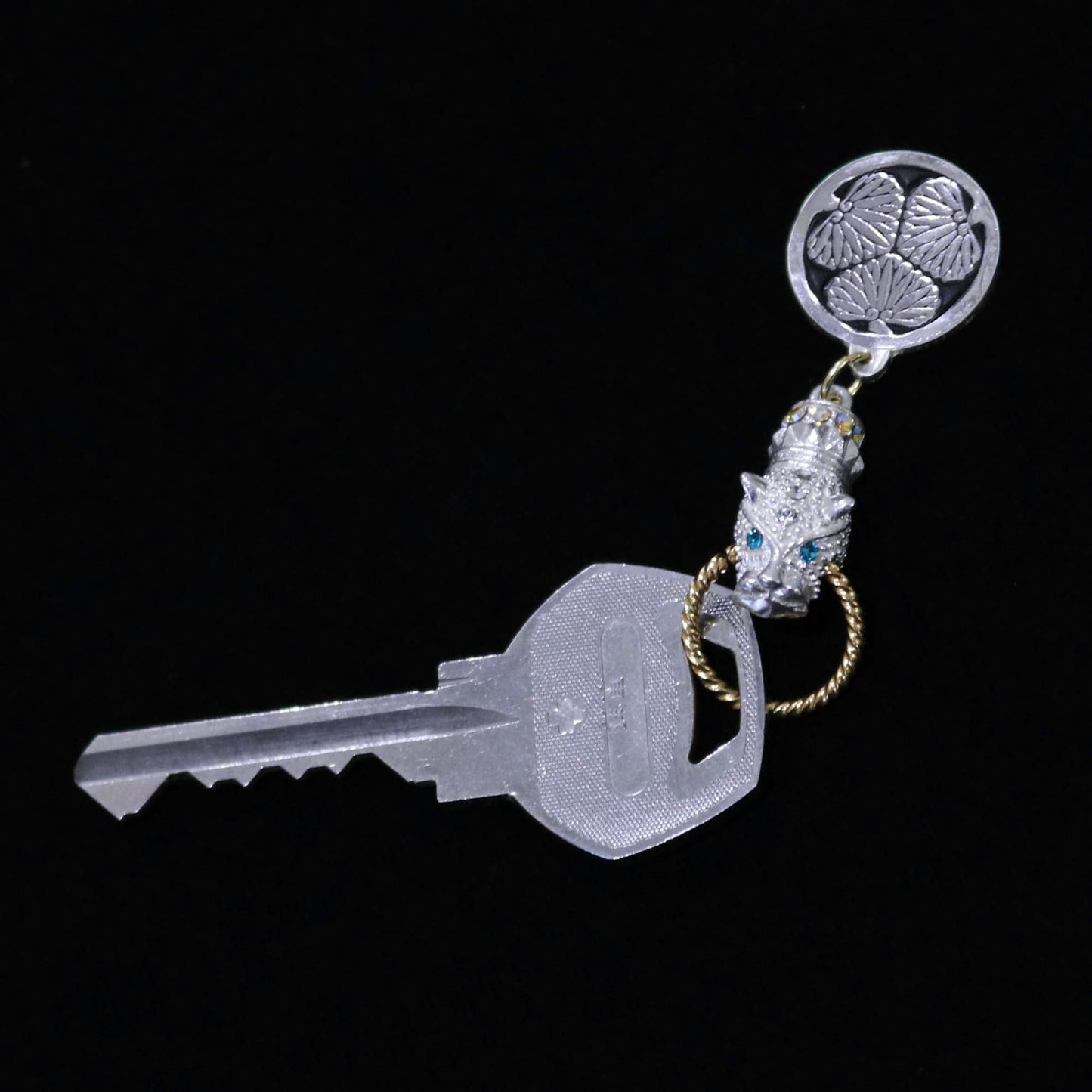 Kamon Jaguar Key accessory -  in a circle