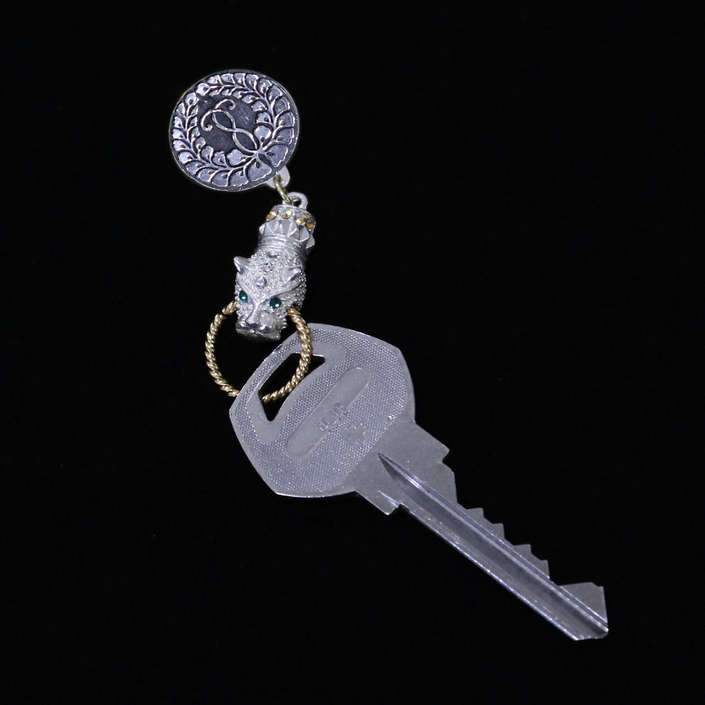 Kamon Jaguar Key accessory -  Rokujo Wisteria in a circle
