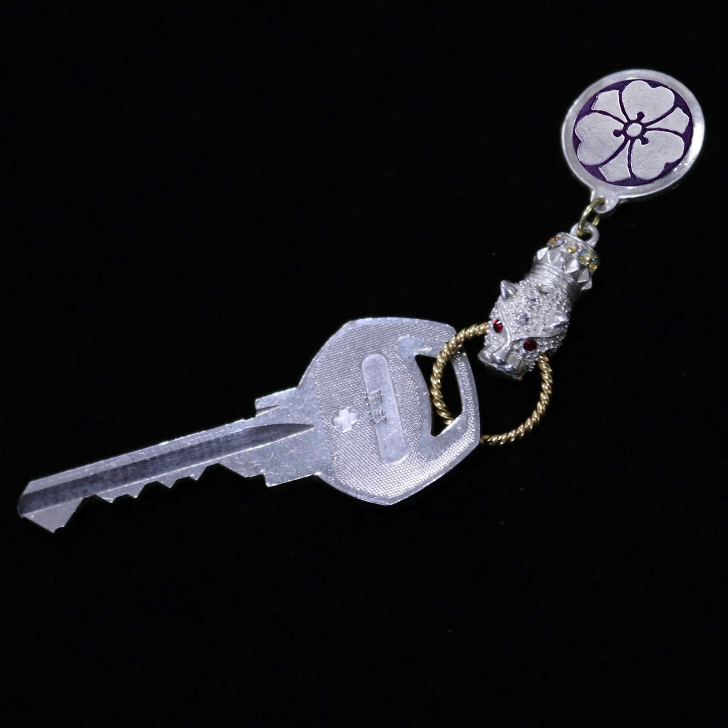 Kamon Jaguar Key accessory -  Kenkatabami in a circle