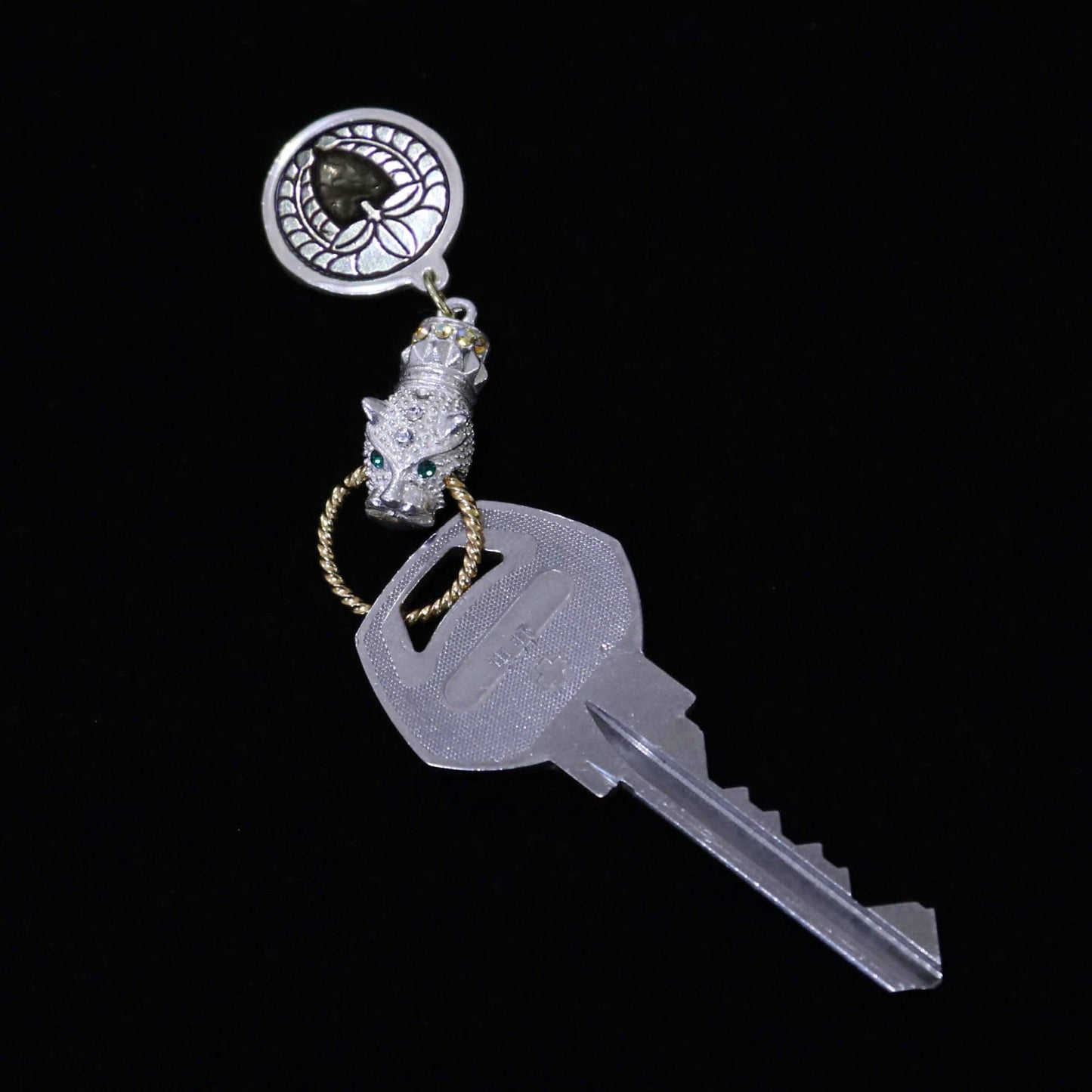 Kamon Jaguar Key accessory - Weeping Wisteria in a circle