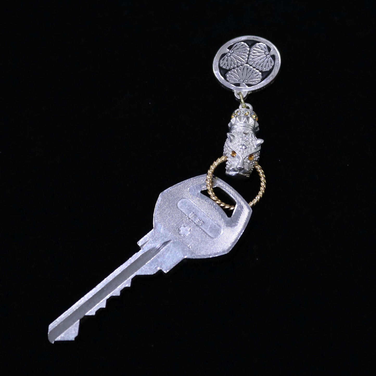 Kamon Jaguar Key accessory -  in a circle