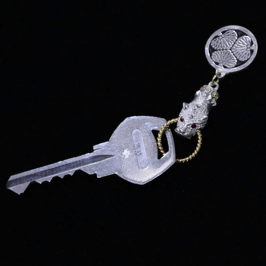 Kamon Jaguar Key accessory -  in a circle