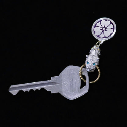 Kamon Jaguar Key accessory -  Kenkatabami in a circle