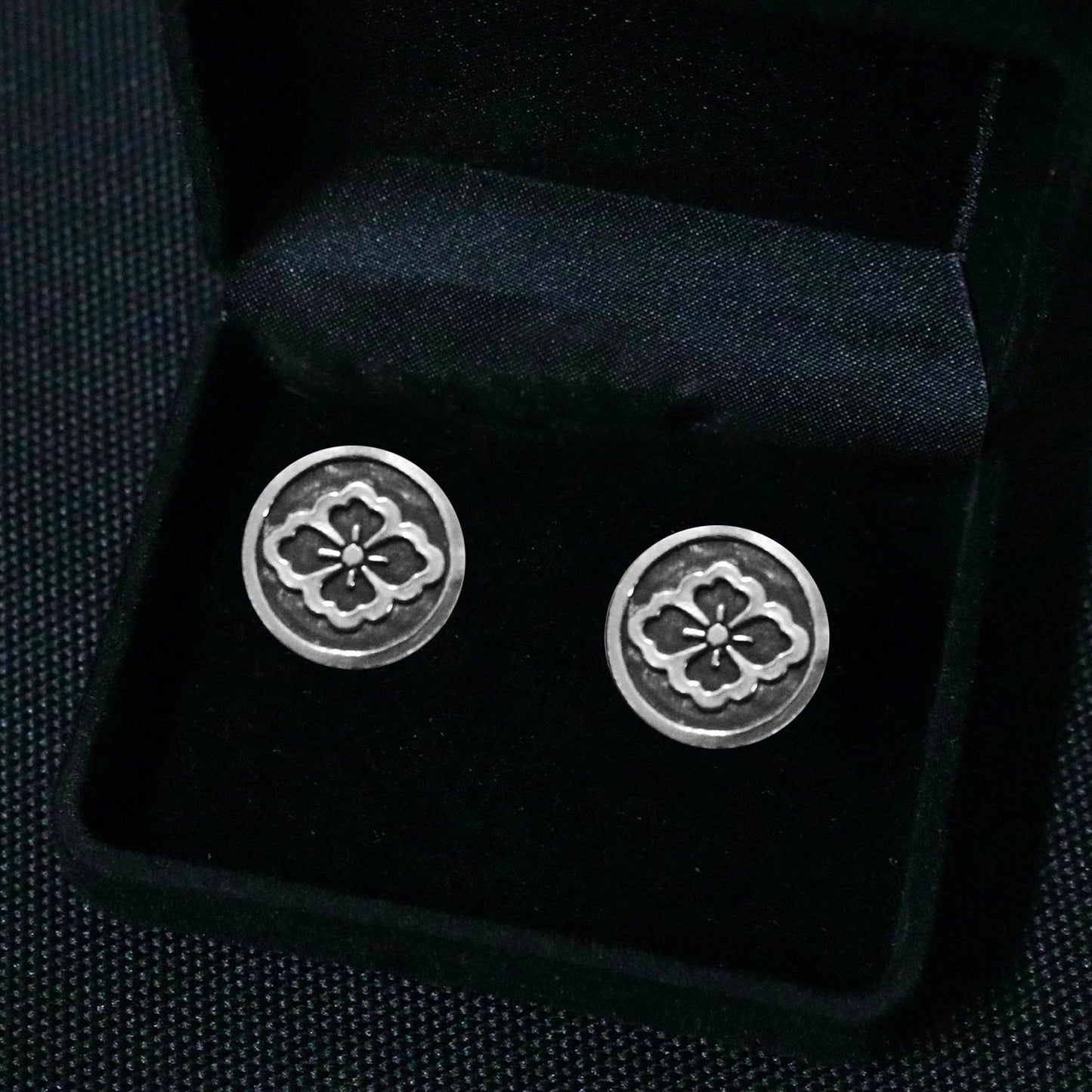 Tie tack - Chu-in-no Hanabishi in a circle - 丸に中陰の花菱