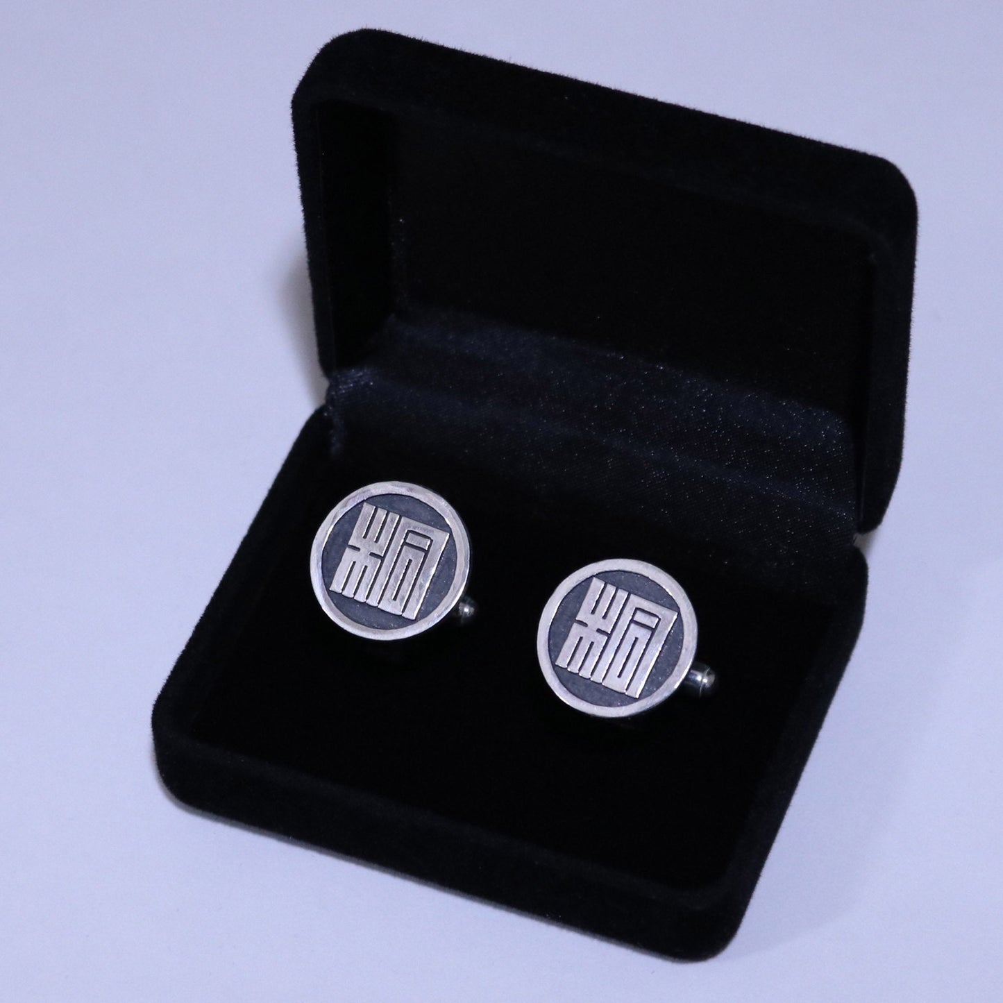 Tie tack - Paulownia Square Kanji - 丸に桐の角字
